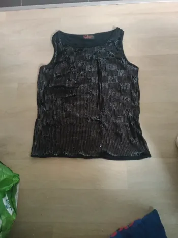 T-shirt sans manche paillettes cache cache