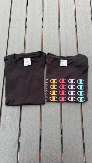 Lot de 2 t shirt manches courtes noir champion fille taille 13/14 ans