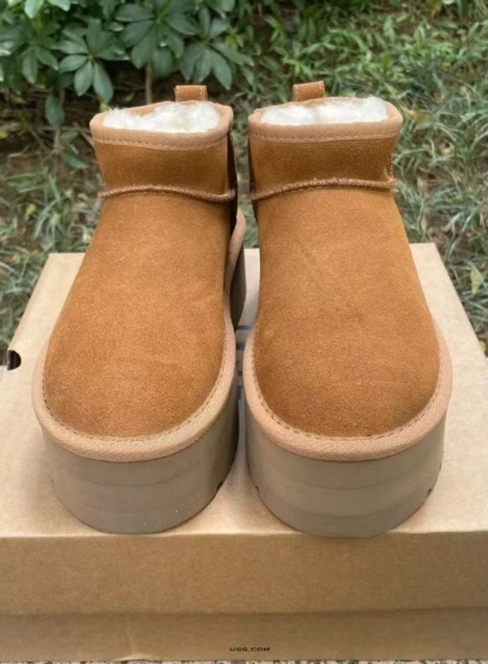 Bottes de neige UGG à talons hauts, pointure 37 - photo numéro 2