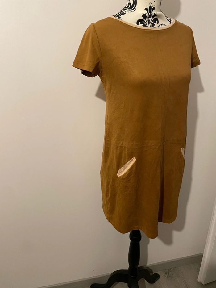 Robe manches courte marron moutarde camel en daim suédine col rose clair Guitare taille 38 - photo numéro 2