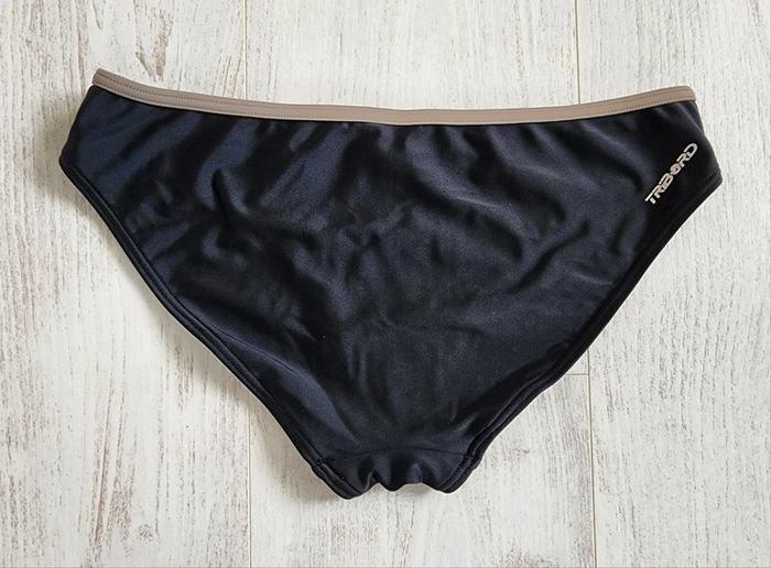 Un bas de maillot de bain Décathlon T.40 - photo numéro 3
