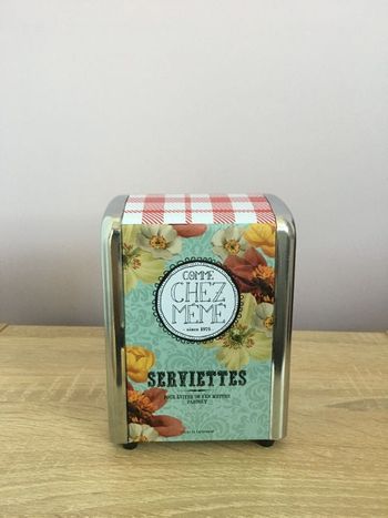 Distributeur de serviettes