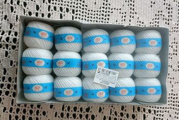 15 bobines de fil en polyester de 11g chacune