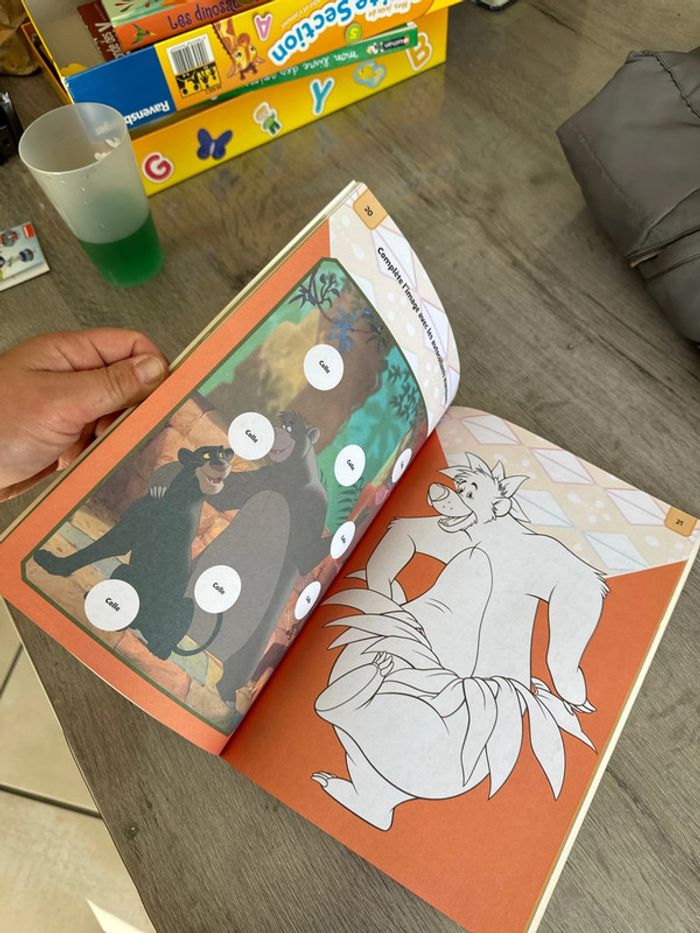 Livre d'activités et de coloriage avec stickers Disney - photo numéro 2