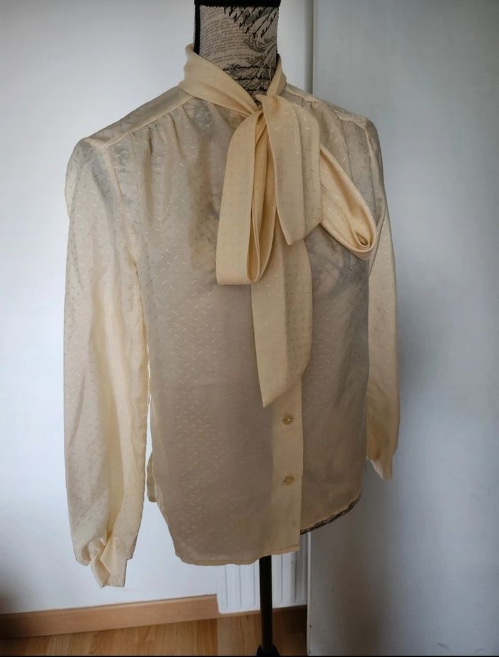 Sublime Blouse Creme Col Lavallière Taille 40