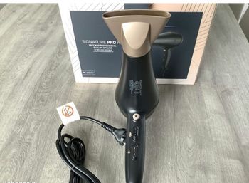 SECHE CHEUVEUX  ROWENTA NEUF DANS SA BOITE 