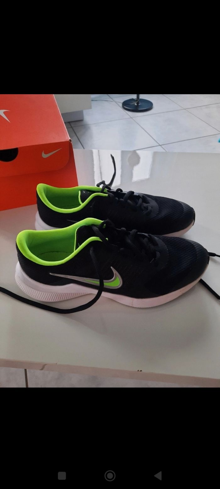 Basket Nike verte et noire - photo numéro 3