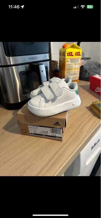 Chaussure bébe adidas