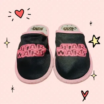 Très jolie pantoufles Star wars taille 32