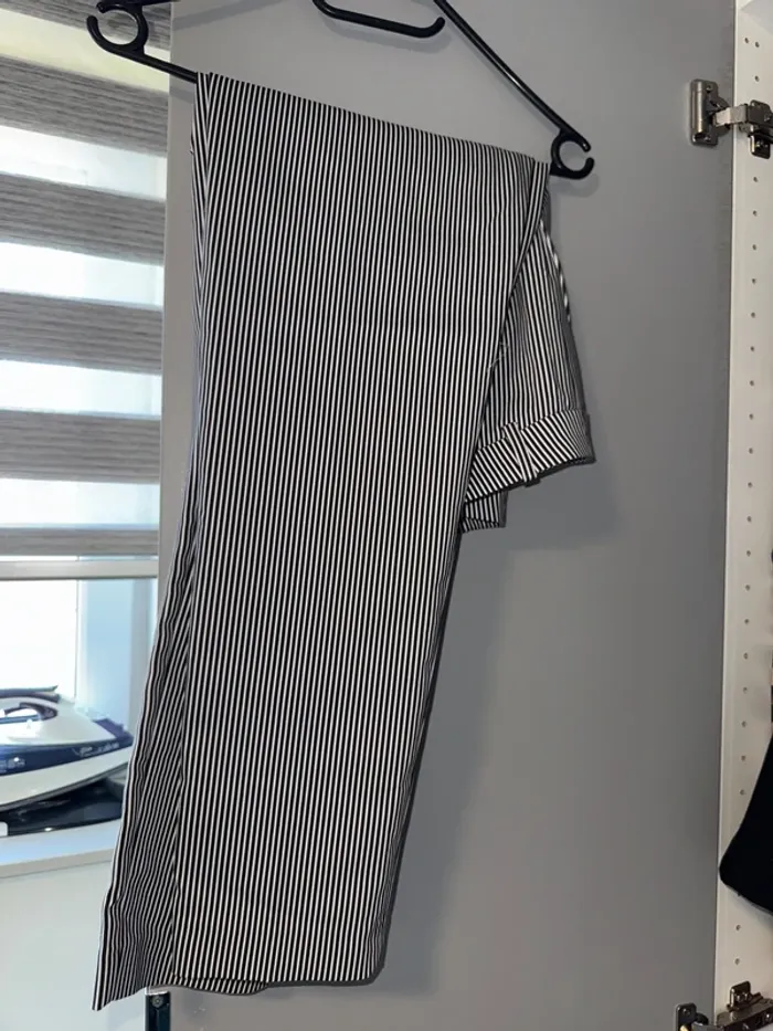 Pantalon slim fit neuf taille 42 - photo numéro 2
