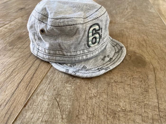 Casquette IKKS  42 cm  3 - 6 mois  neuf et étiqueté - photo numéro 2