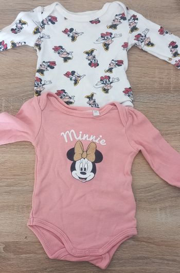 Lot de 2 body fille taille 1 mois. Disney minnie