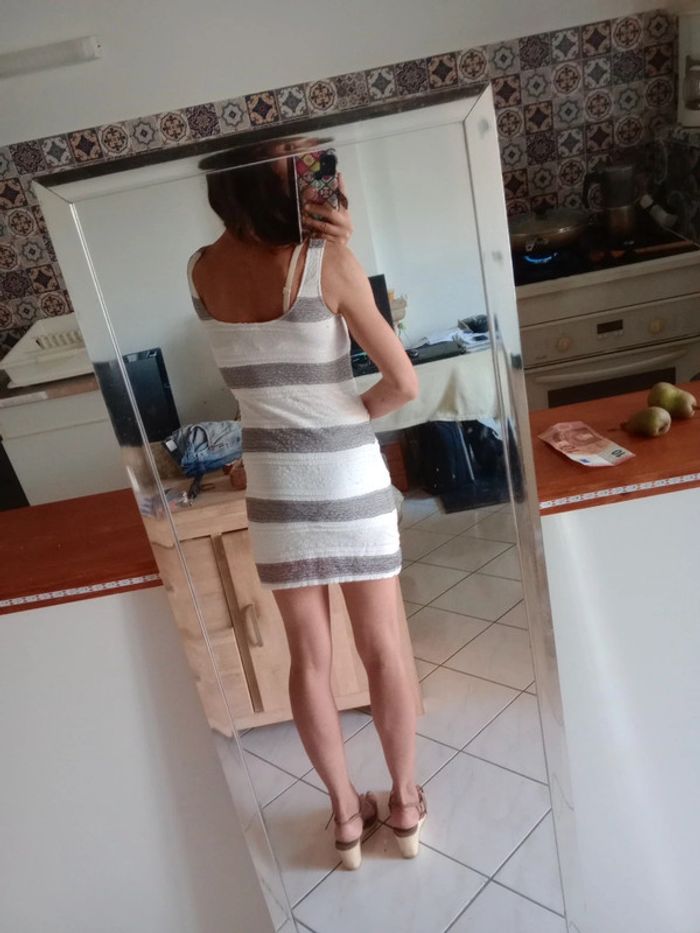 Robe moulante 36 noire et grise dentelé c68 - photo numéro 4