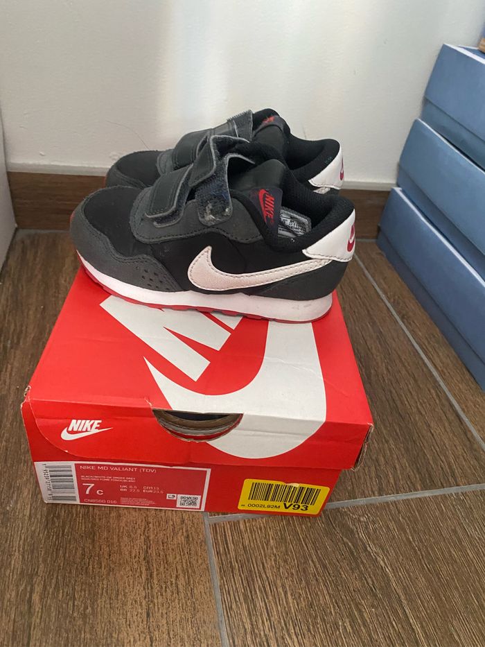 Basket Nike taille 23,5