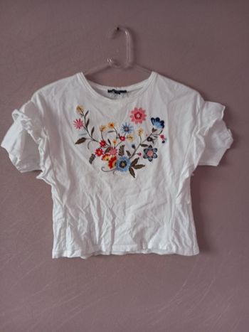 T-shirt blanc avec fleurs 🌸