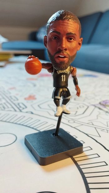 Petite figurine basketball NBA neuve kyrie Irving Brooklyn nets