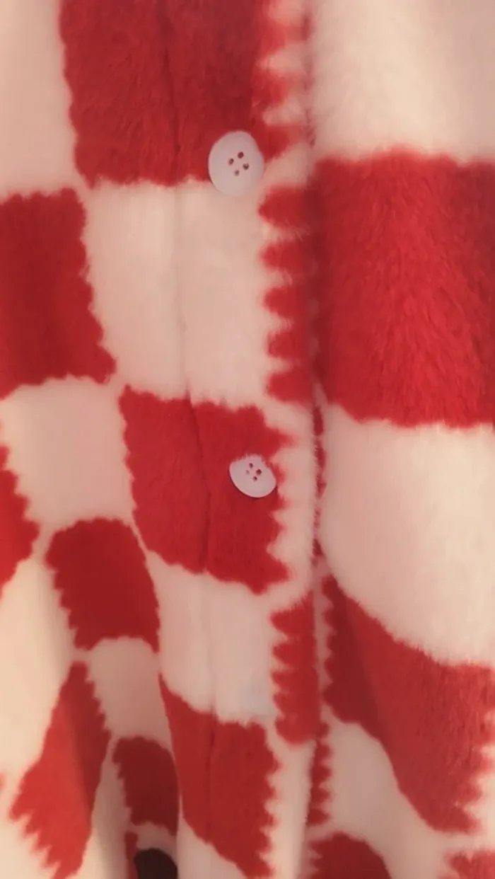 Veste duveteuse à damier rouge et blanche - photo numéro 5