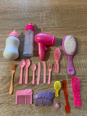 Lot d’accessoires pour poupée