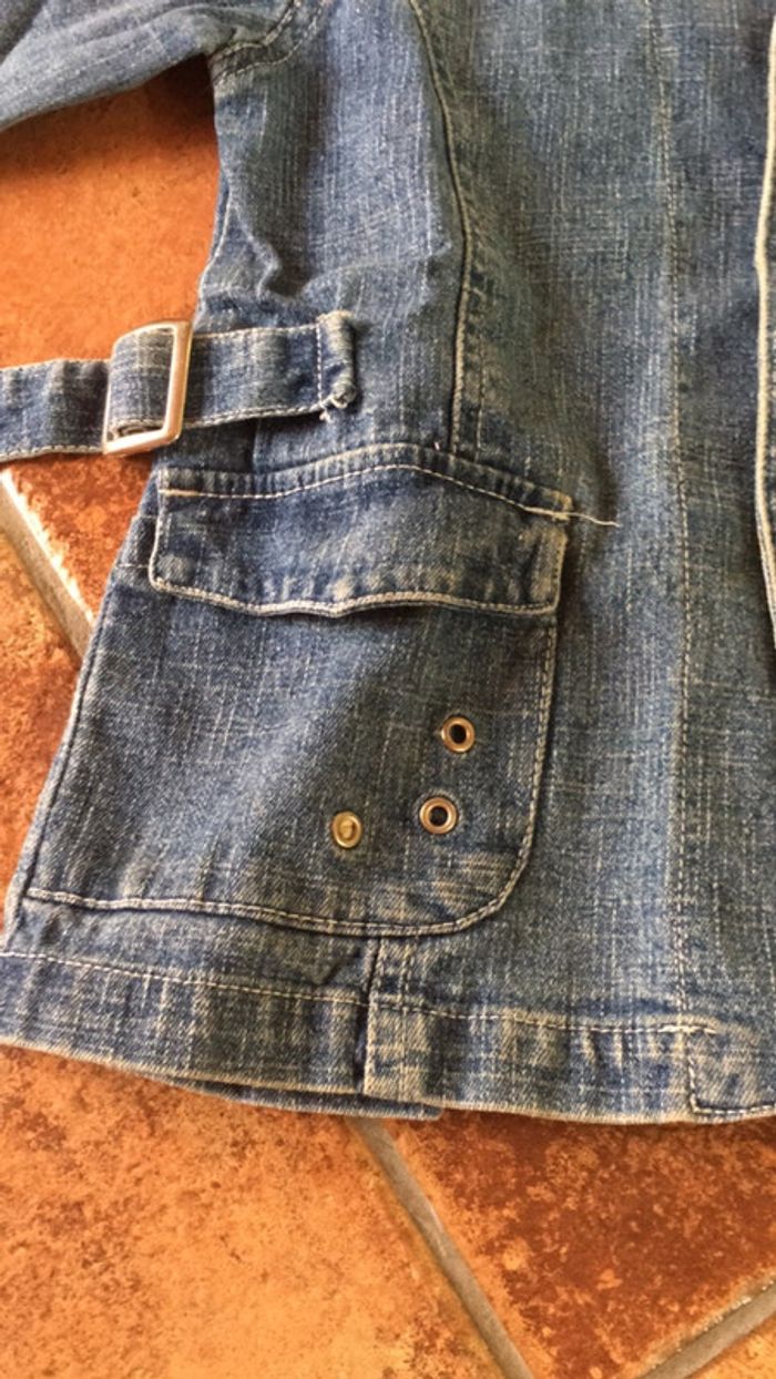 Veste en jean avec motif 4 ans en très bon état - photo numéro 3