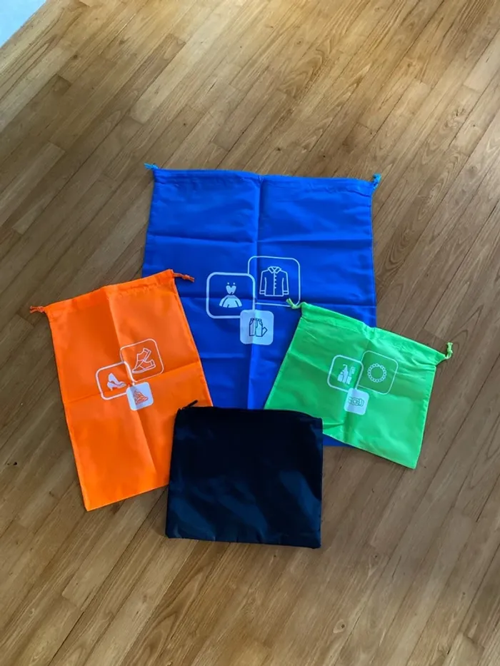 Set 4 sacs voyage