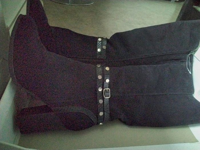 Bottes femme noir fermeture neuf trop petite ne correspond à la pointure plutôt 39 40 avec chaussettes  n'ont jamais été pmise - photo numéro 4