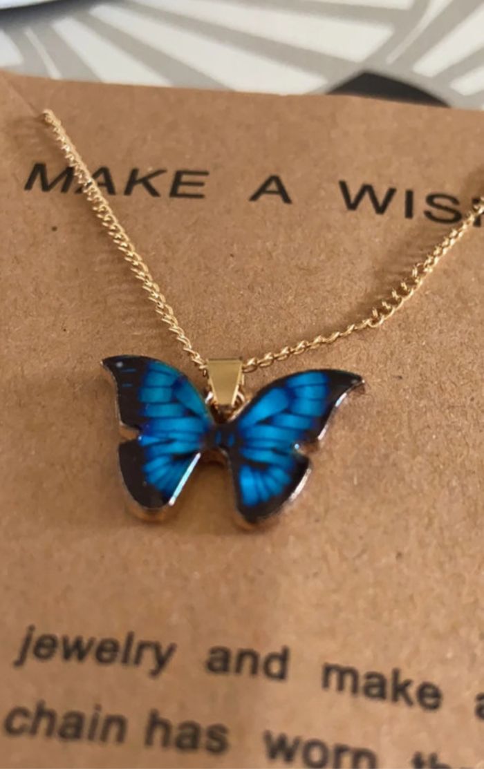 Collier papillon bleu - photo numéro 2