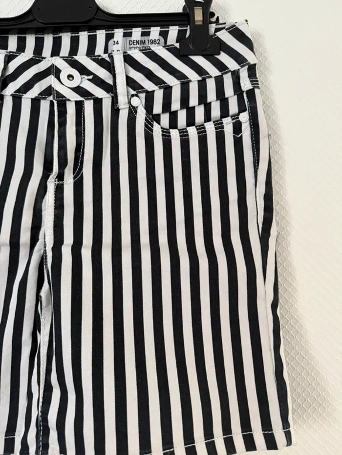 Short à rayure noir et blanc en très bon état taille 36 denim 1982 - photo numéro 3