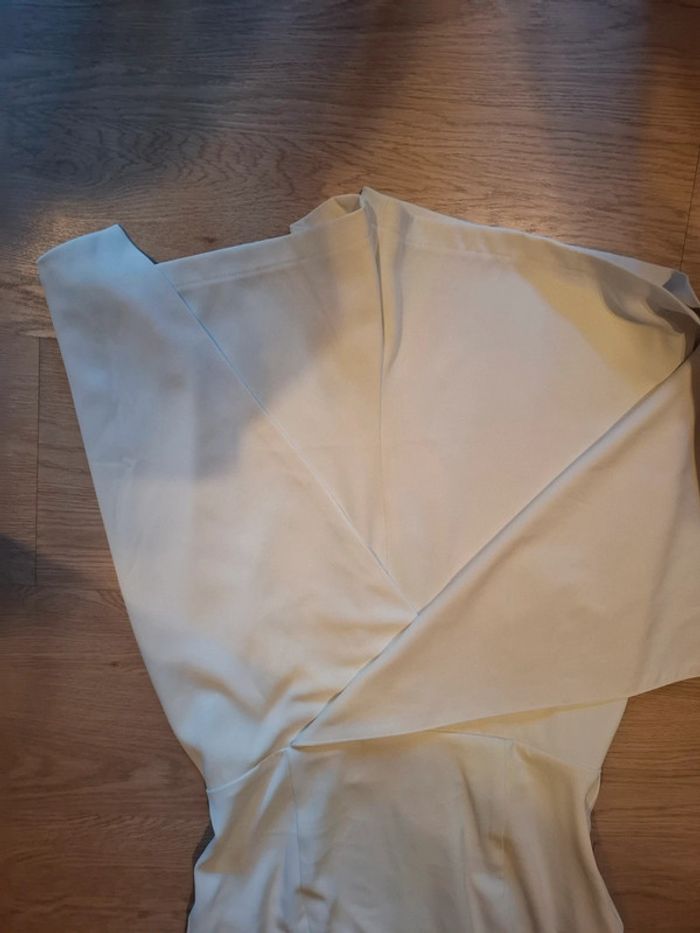 Robe blanche avec short en dessous - photo numéro 2