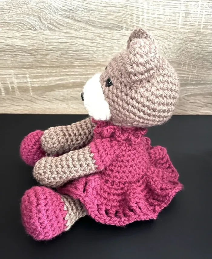 🐻 Peluche nounours au crochet fait main marron & rose fuchsia 9-12 mois / 74 cm Neuf avec étiquette - photo numéro 2
