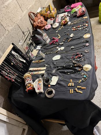 Lot diversifiés bijoux foulards