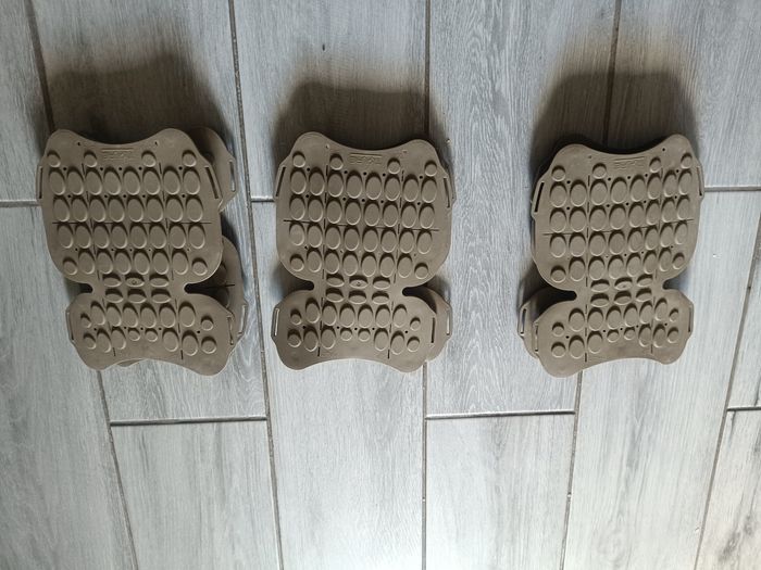 200 genouillères de haute protection. Prix 5€ la paire de - photo numéro 4