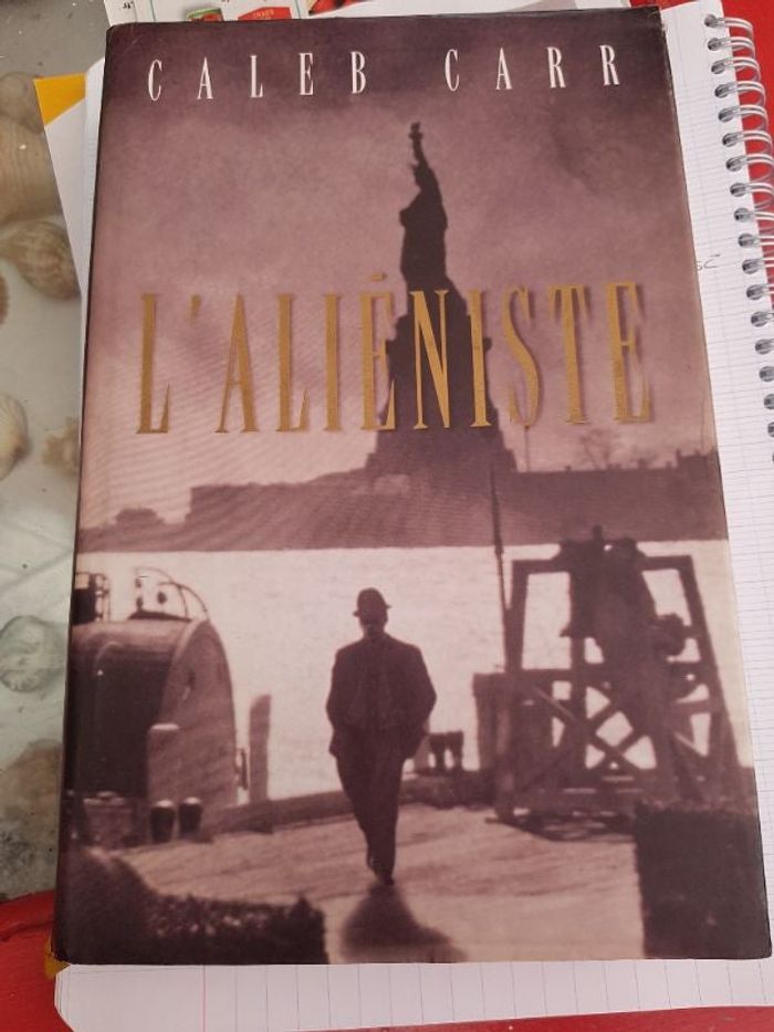 Livre L' alieniste. Caleb Carr