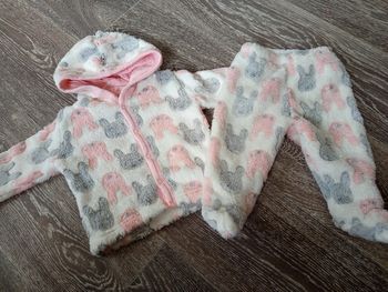 Ensemble blanc rose gris lapin 1 mois zeeman