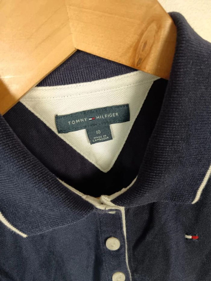 C30 robe marine Tommy Hilfiger 10 ans - photo numéro 3