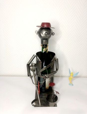 Porte-bouteille de vin sculpture métallique 