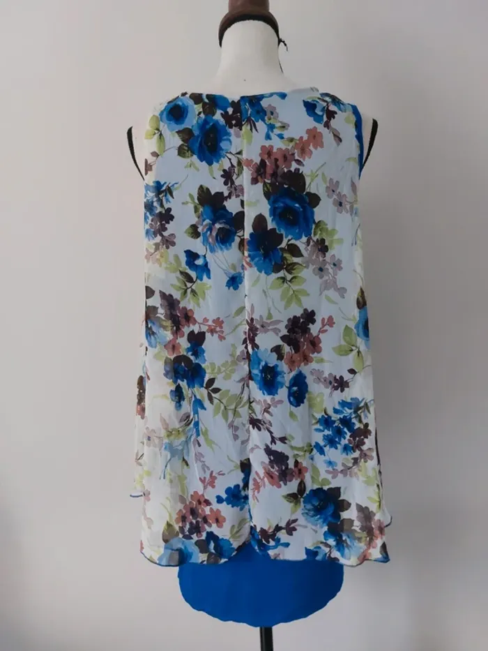Robe 👗 courte à fleurs 🌸 - photo numéro 6