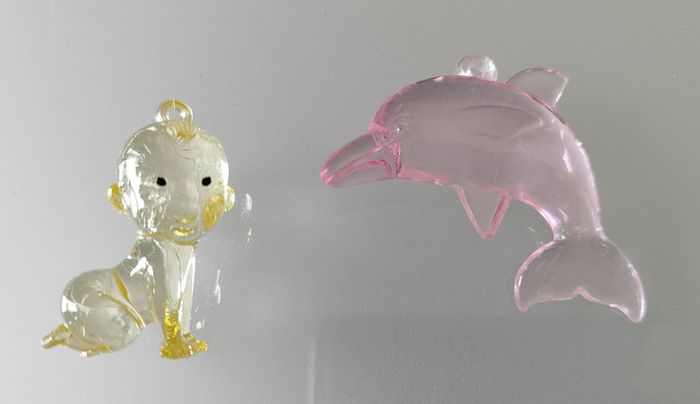 Lot 2 figurines avec accroche