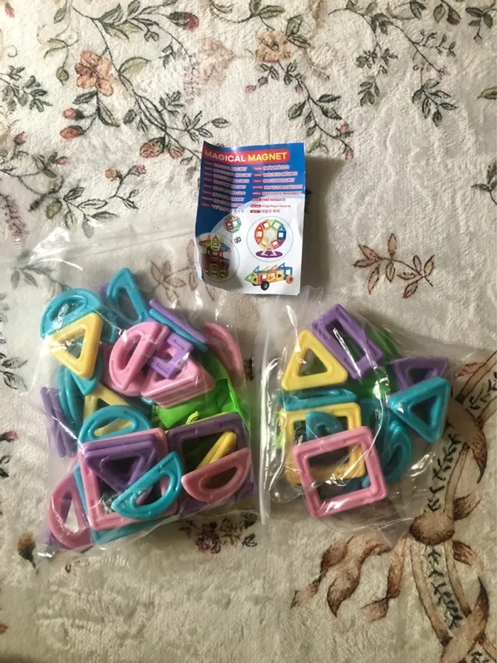 Activité enfant : Jouet en aimant pour faire des formes - photo numéro 2