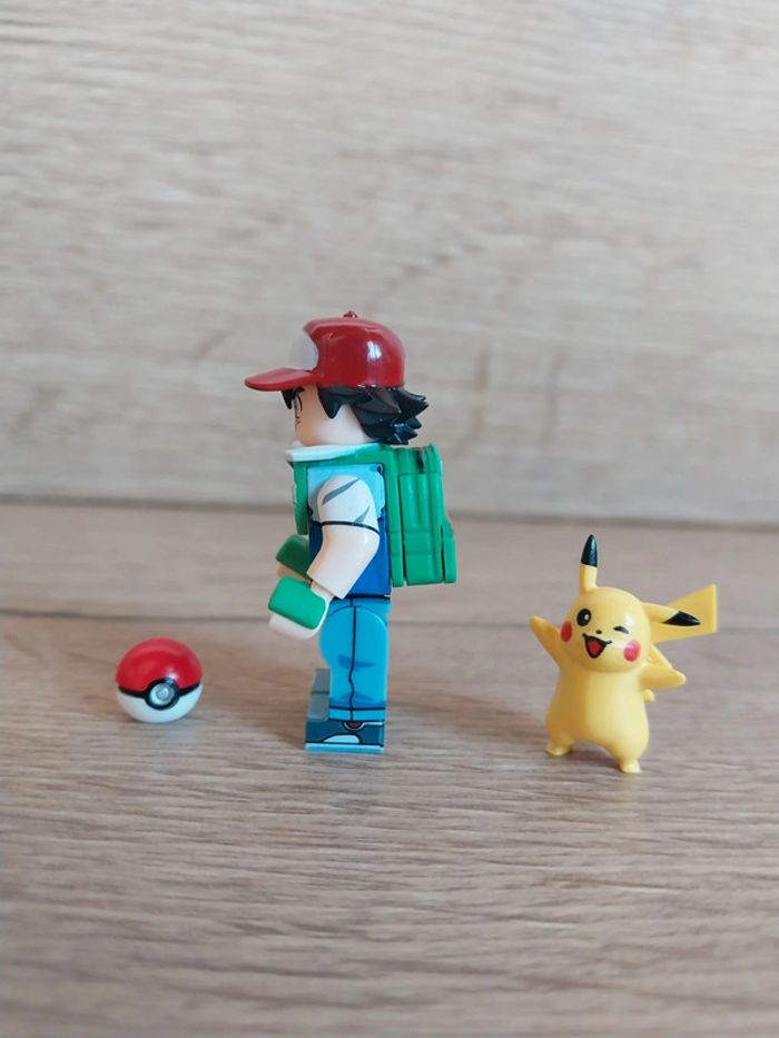 Figurine type lego Sacha avec Pikachu Pokemon - photo numéro 3