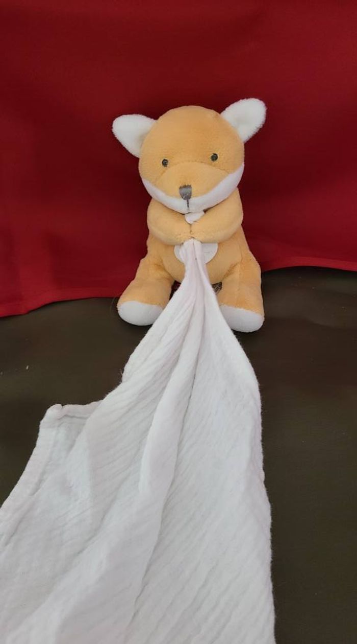 doudou et compagnie UNICEF renard mouchoir lange blanc
