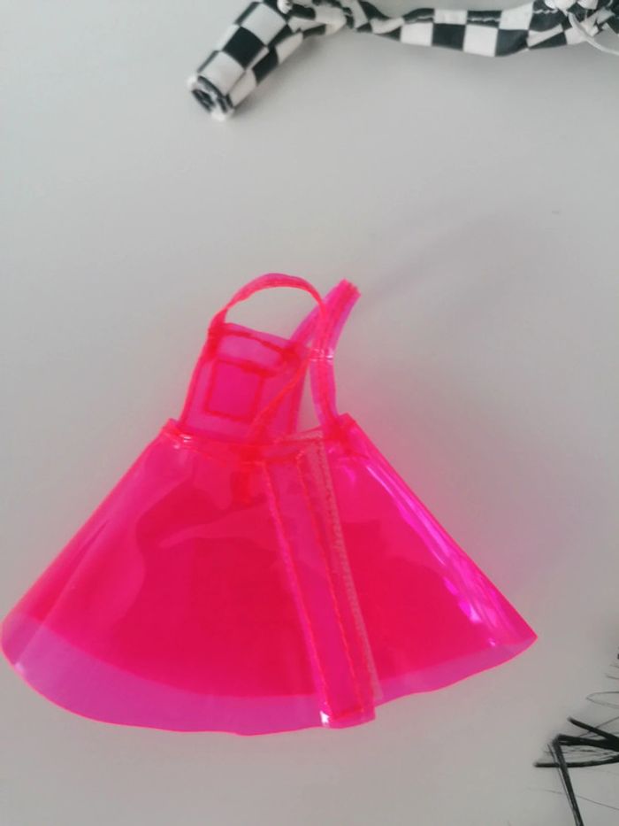 2 vêtements Barbie 👧🏻 - photo numéro 5