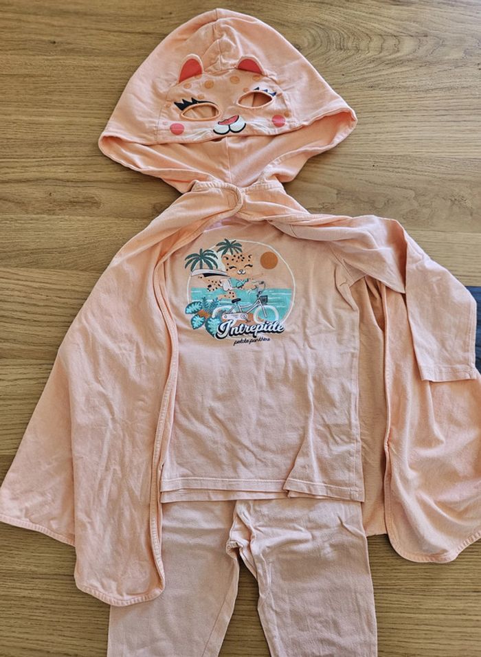 Ensemble pyjama + cape