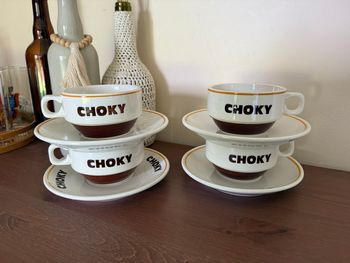 4 tasses avec soucoupes à chocolat   vintage