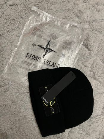 Bonnet stone island 