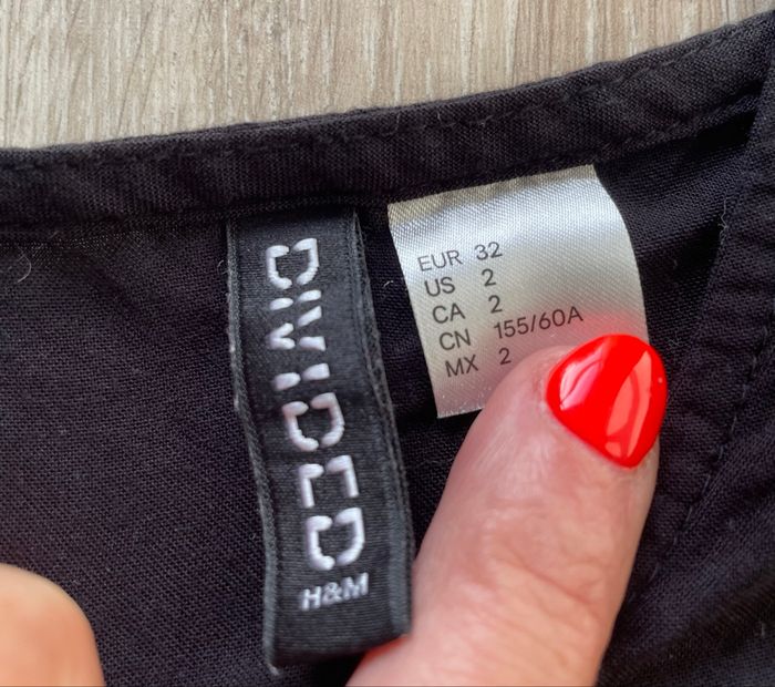 Combi short H&M taille 32 noire en excellent état peu porté correspond à un XS - photo numéro 3