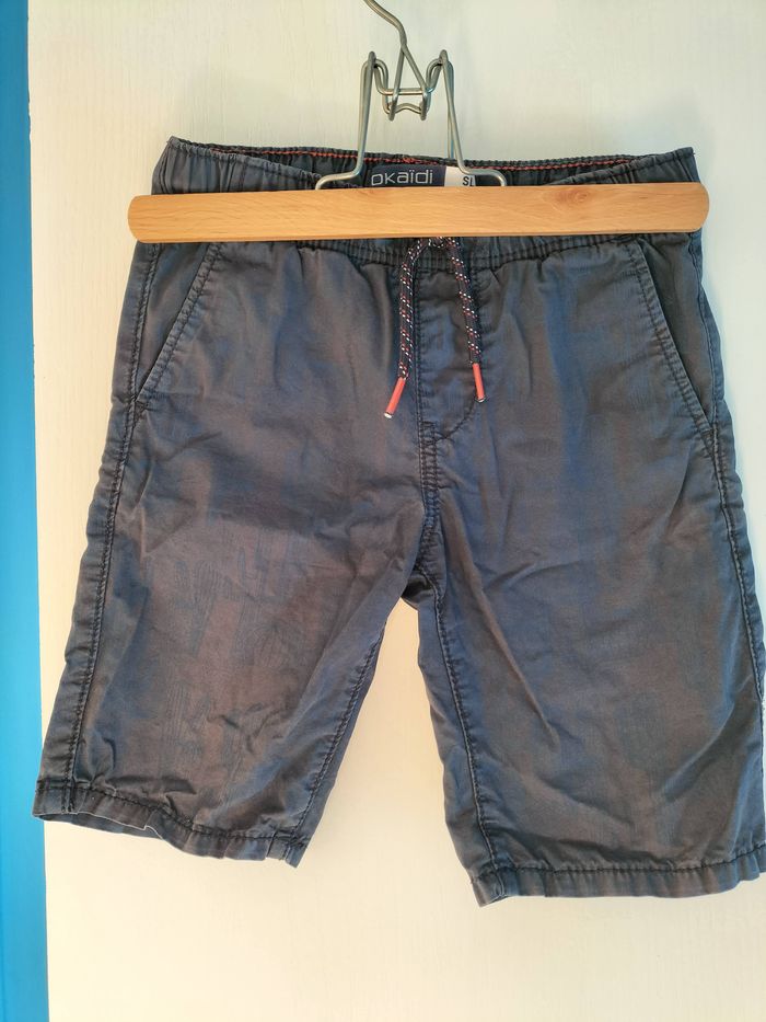 Short gris bleu avec cactus noirs