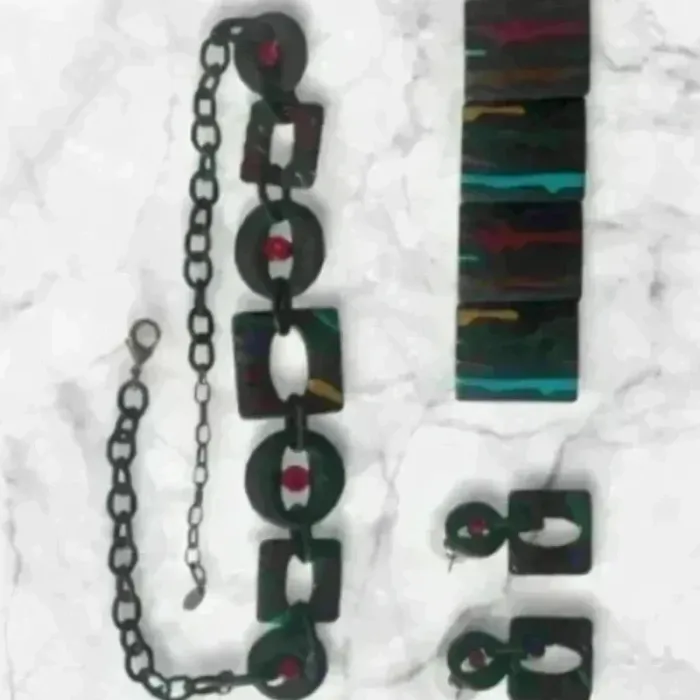 Ensemble bijoux multicolores – Collier, bracelet, boucles d’oreilles
