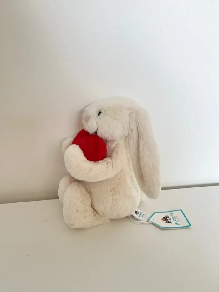 Little red love heart bashful bunny Jellycat - photo numéro 2