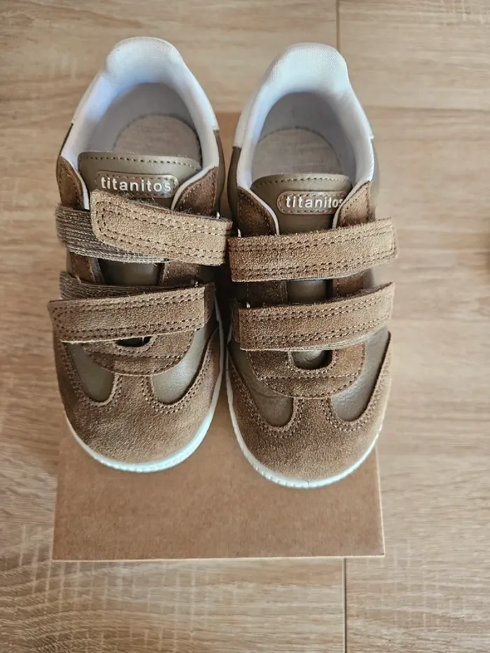 Baskets titanitos neuves 25