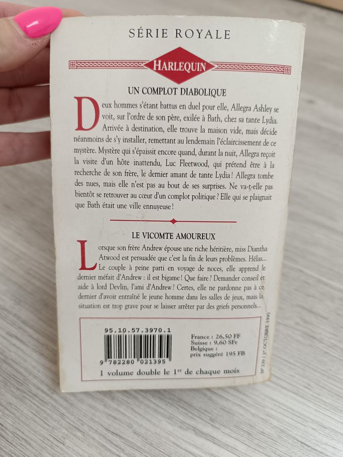 Livre Harlequin série royale - photo numéro 2